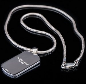 Unravel pas sladre British Military Dog Tag in Sterling Silver Oxidized Emblem
